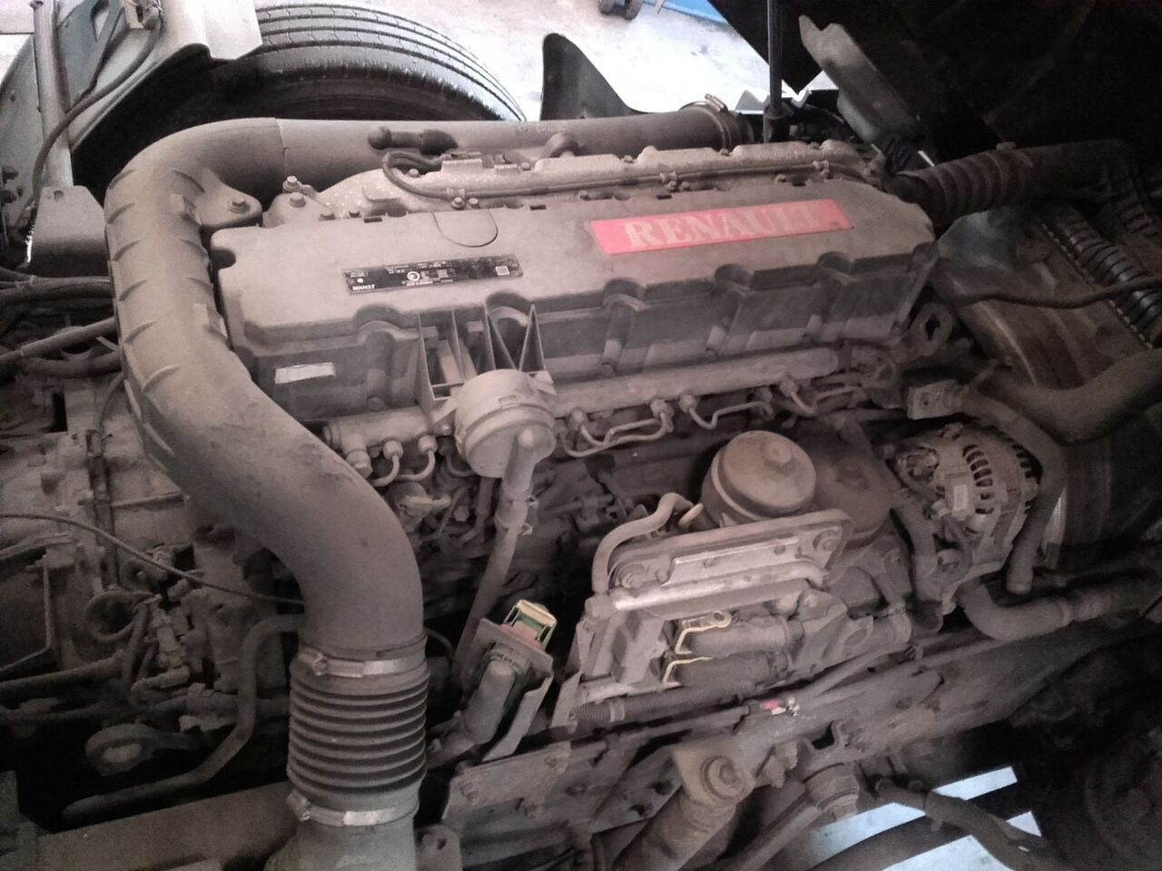 Renault DXI 7 320 E3 Renault Premium - Motor - Teherautó: 1 kép. Renault DXI 7 320 E3 Renault Premium - Motor - Teherautó: 1 kép.