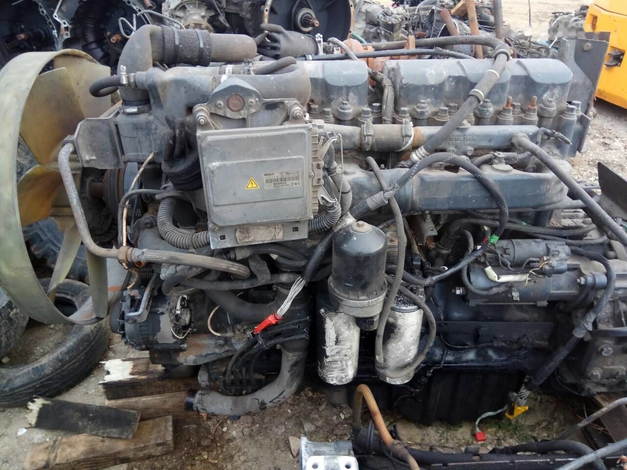 Renault E-TECH 440 Renault MAGNUM - Motor - Teherautó: 2 kép. Renault E-TECH 440 Renault MAGNUM - Motor - Teherautó: 2 kép.