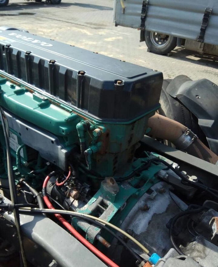 Volvo D12D 460 E3 Volvo FH 12 - Motor - Teherautó: 4 kép. Volvo D12D 460 E3 Volvo FH 12 - Motor - Teherautó: 4 kép.