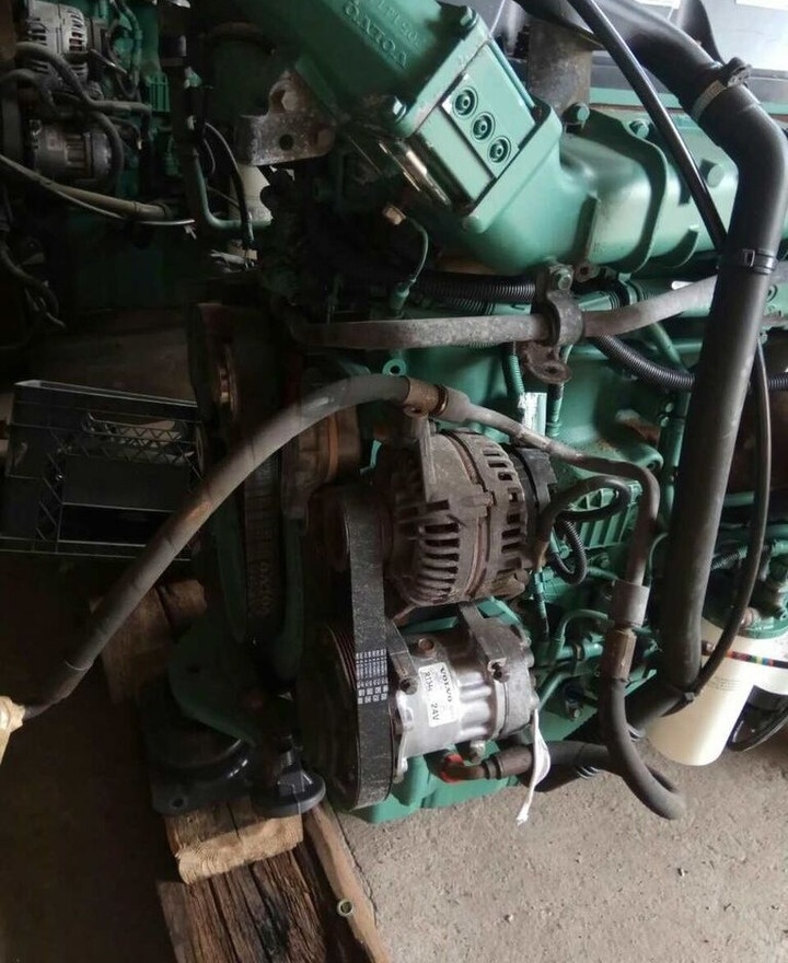 Volvo D13A 400 440 Volvo FH FM - Motor - Teherautó: 2 kép. Volvo D13A 400 440 Volvo FH FM - Motor - Teherautó: 2 kép.