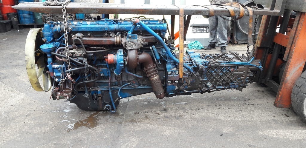IVECO 8210.42L 420 E2 IVECO EuroTech Magirus - Motor - Teherautó: 2 kép. IVECO 8210.42L 420 E2 IVECO EuroTech Magirus - Motor - Teherautó: 2 kép.