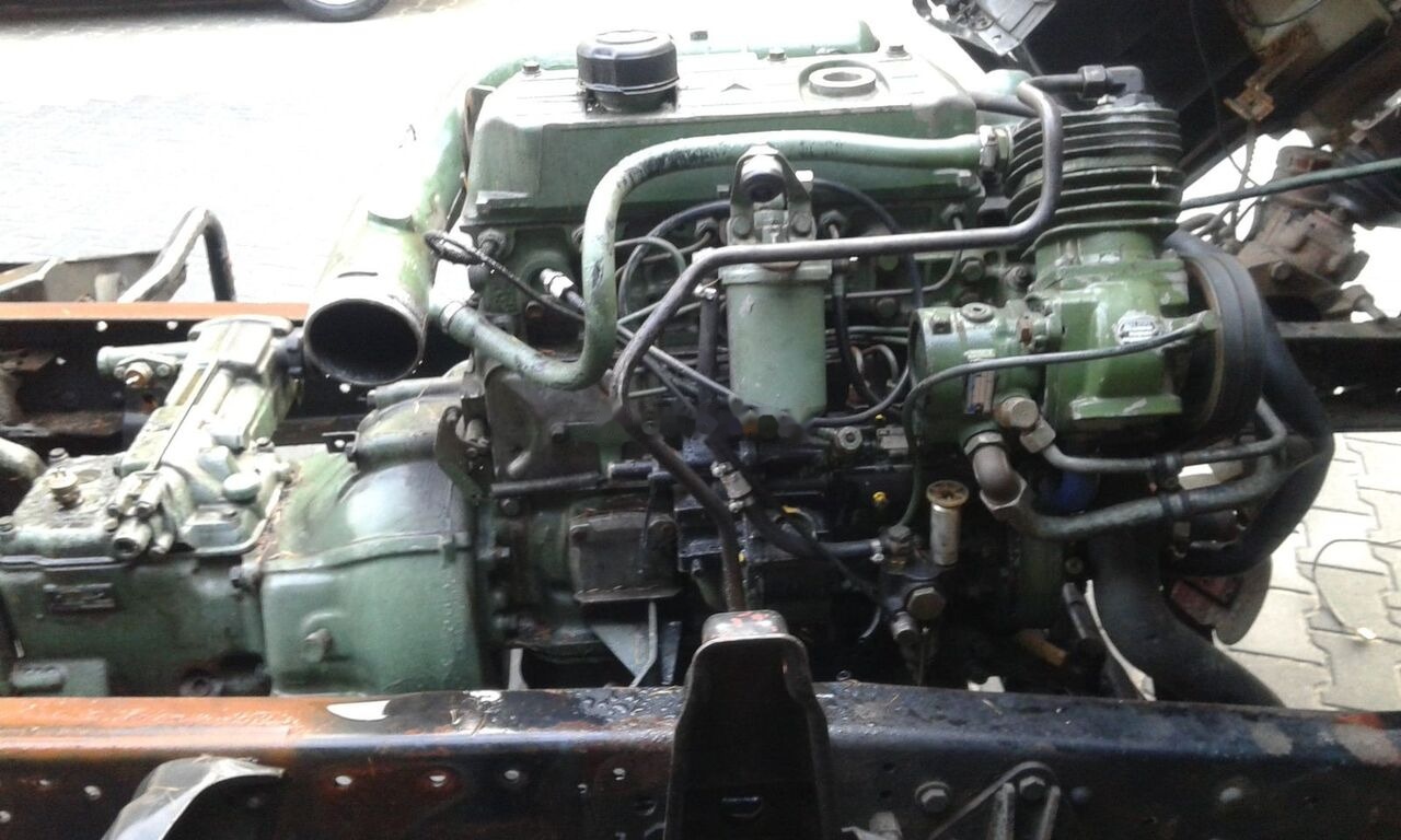 Mercedes-Benz OM364 4.0 D - Motor - Teherautó: 2 kép. Mercedes-Benz OM364 4.0 D - Motor - Teherautó: 2 kép.