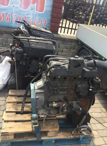 Mercedes-Benz OM904LA Mercedes-Benz truck - Motor - Teherautó: 1 kép. Mercedes-Benz OM904LA Mercedes-Benz truck - Motor - Teherautó: 1 kép.