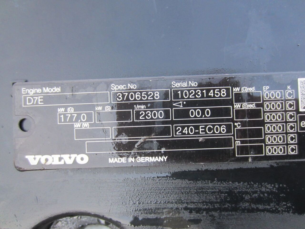 Volvo D7E 240 Volvo FL - Motor - Teherautó: 4 kép. Volvo D7E 240 Volvo FL - Motor - Teherautó: 4 kép.