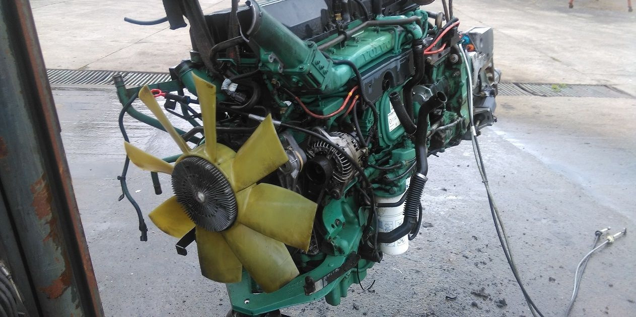 Volvo D9A 260 300 340 Volvo FM - Motor - Teherautó: 2 kép. Volvo D9A 260 300 340 Volvo FM - Motor - Teherautó: 2 kép.