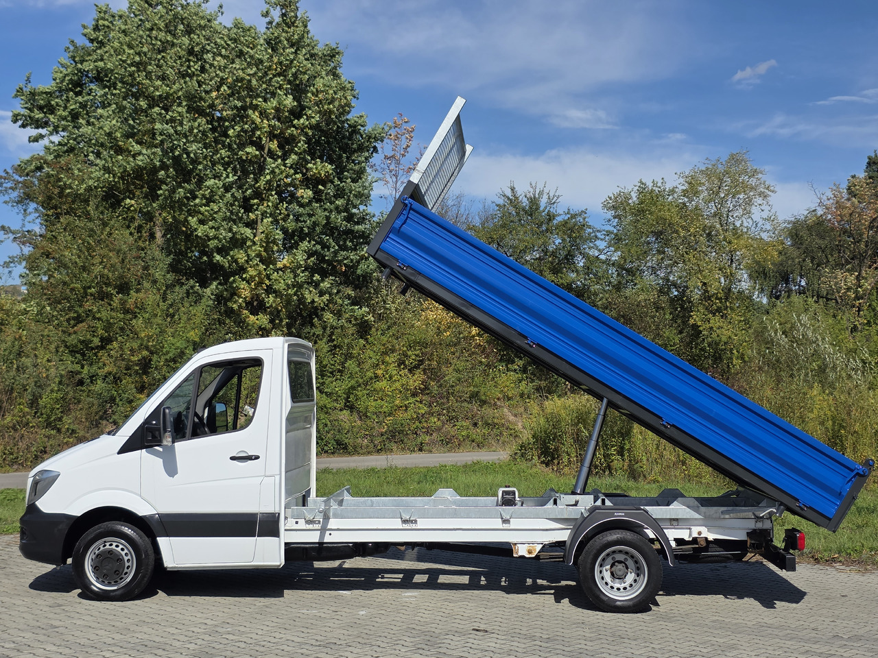 MERCEDES-BENZ Sprinter 419 CDI Wywrotka 4.50 M ! Kiper 3-Stronny ! Klima ! 3.0 CDI * 190 Km ! - Billenőplatós kisteherautó: 4 kép. MERCEDES-BENZ Sprinter 419 CDI Wywrotka 4.50 M ! Kiper 3-Stronny ! Klima ! 3.0 CDI * 190 Km ! - Billenőplatós kisteherautó: 4 kép.