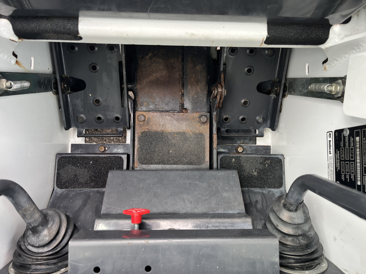 BOBCAT S70 - Kompakt lánctalpas rakodó: 5 kép. BOBCAT S70 - Kompakt lánctalpas rakodó: 5 kép.