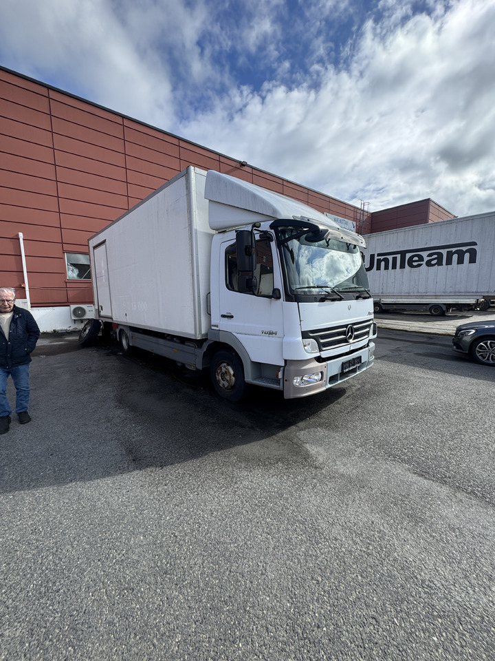 MERCEDES-BENZ Attego - Dobozos felépítményű teherautó: 1 kép. MERCEDES-BENZ Attego - Dobozos felépítményű teherautó: 1 kép.