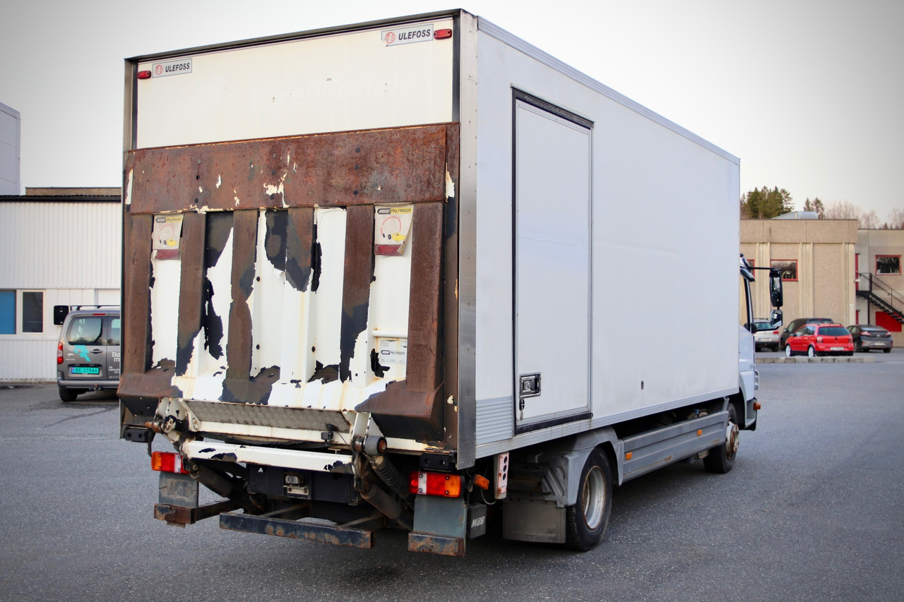 MERCEDES-BENZ Attego - Dobozos felépítményű teherautó: 5 kép. MERCEDES-BENZ Attego - Dobozos felépítményű teherautó: 5 kép.