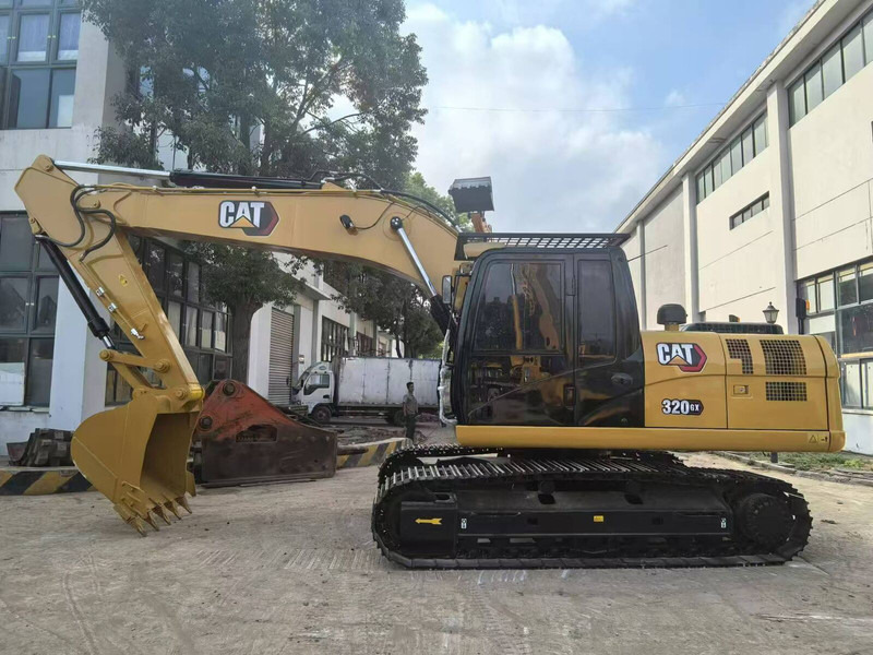Caterpillar 320GX - Lánctalpas kotró: 2 kép. Caterpillar 320GX - Lánctalpas kotró: 2 kép.