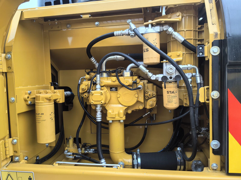 Caterpillar 329D2 - Lánctalpas kotró: 4 kép. Caterpillar 329D2 - Lánctalpas kotró: 4 kép.