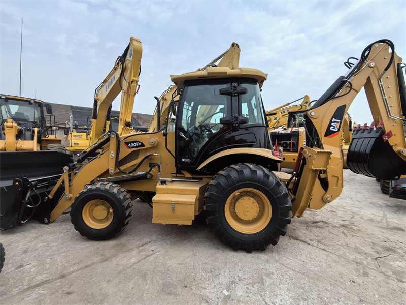 Caterpillar 420F2 420F 420 430F - Kotrórakodó: 4 kép. Caterpillar 420F2 420F 420 430F - Kotrórakodó: 4 kép.