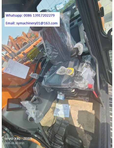 Doosan DX220 - Lánctalpas kotró: 4 kép. Doosan DX220 - Lánctalpas kotró: 4 kép.