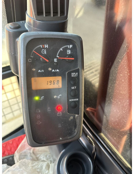 Hitachi ZX120 - Lánctalpas kotró: 5 kép. Hitachi ZX120 - Lánctalpas kotró: 5 kép.