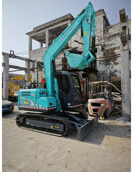 Kobelco SK75 - Minikotró: 1 kép. Kobelco SK75 - Minikotró: 1 kép.