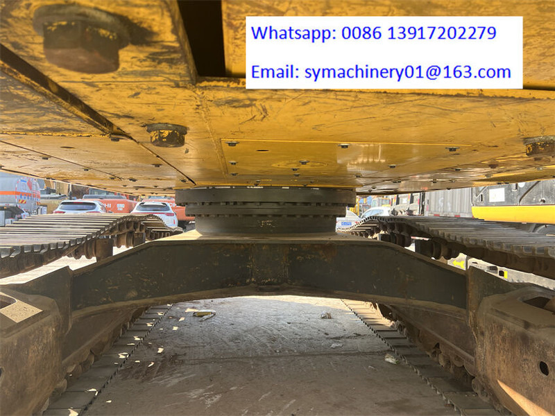 Komatsu PC400-8 - Lánctalpas kotró: 5 kép. Komatsu PC400-8 - Lánctalpas kotró: 5 kép.