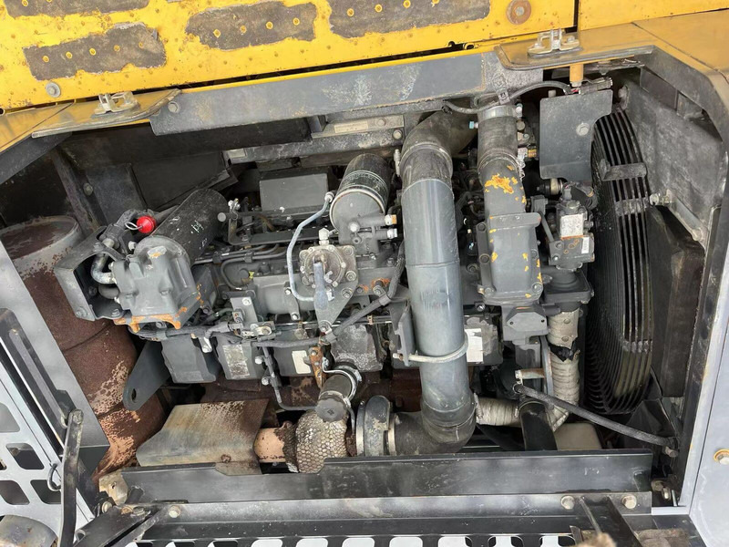 Komatsu PC400-8R - Lánctalpas kotró: 4 kép. Komatsu PC400-8R - Lánctalpas kotró: 4 kép.