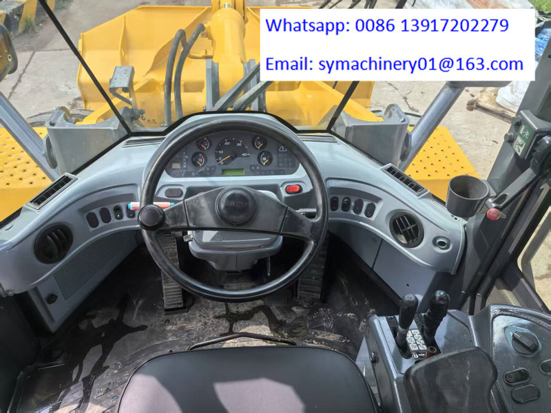 Komatsu WA380-6 - Gumikerekes homlokrakodó: 4 kép. Komatsu WA380-6 - Gumikerekes homlokrakodó: 4 kép.