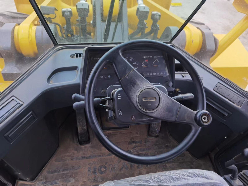 Komatsu WA470 - Gumikerekes homlokrakodó: 4 kép. Komatsu WA470 - Gumikerekes homlokrakodó: 4 kép.