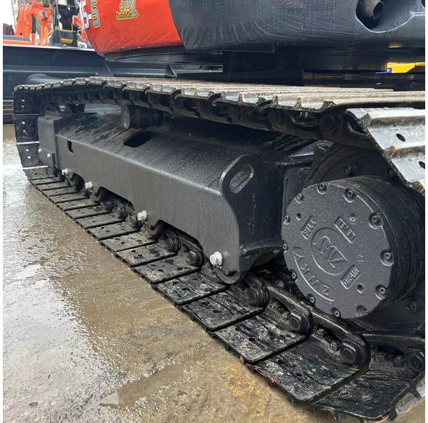 Kubota U55 - Minikotró: 3 kép. Kubota U55 - Minikotró: 3 kép.