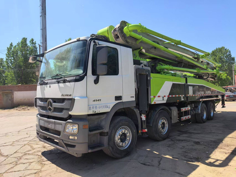 Mercedes-Benz Actros - Stabil betonszivattyú: 4 kép. Mercedes-Benz Actros - Stabil betonszivattyú: 4 kép.