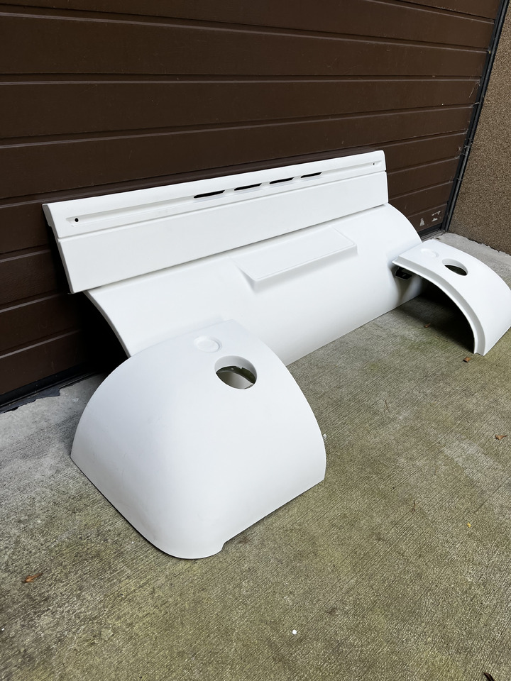 Zderzak przedni prawy, lewy, środkowy, atrapa, Van Hool T915 Zderzak przedni Van Hool T915 ACRON, ALICRON - Lökhárító - Távolsági busz: 1 kép. Zderzak przedni prawy, lewy, środkowy, atrapa, Van Hool T915 Zderzak przedni Van Hool T915 ACRON, ALICRON - Lökhárító - Távolsági busz: 1 kép.