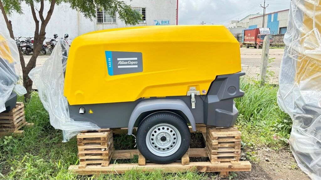 New Atlas Copco XAS 58 mobile compressor - Légkompresszor: 1 kép. New Atlas Copco XAS 58 mobile compressor - Légkompresszor: 1 kép.