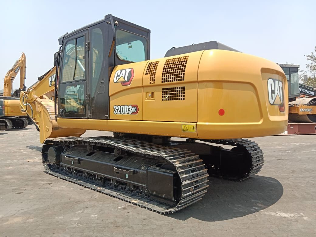 New Caterpillar 320D3GC tracked excavator - Lánctalpas kotró: 4 kép. New Caterpillar 320D3GC tracked excavator - Lánctalpas kotró: 4 kép.