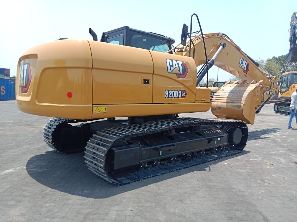 New Caterpillar 320D3GC tracked excavator - Lánctalpas kotró: 2 kép. New Caterpillar 320D3GC tracked excavator - Lánctalpas kotró: 2 kép.