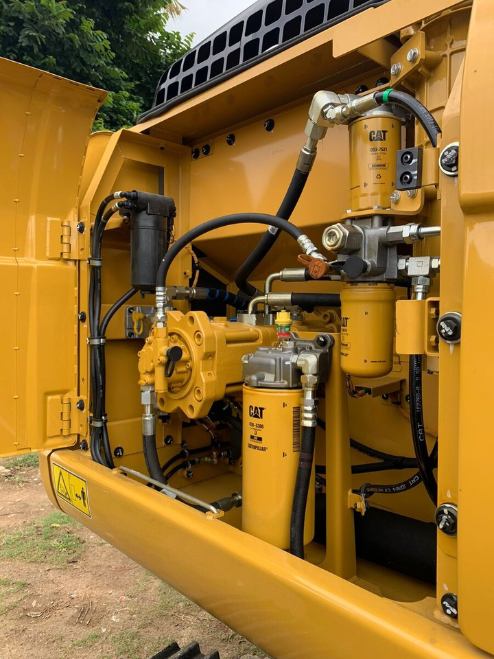 New Caterpillar 323D3 tracked excavator - Lánctalpas kotró: 3 kép. New Caterpillar 323D3 tracked excavator - Lánctalpas kotró: 3 kép.