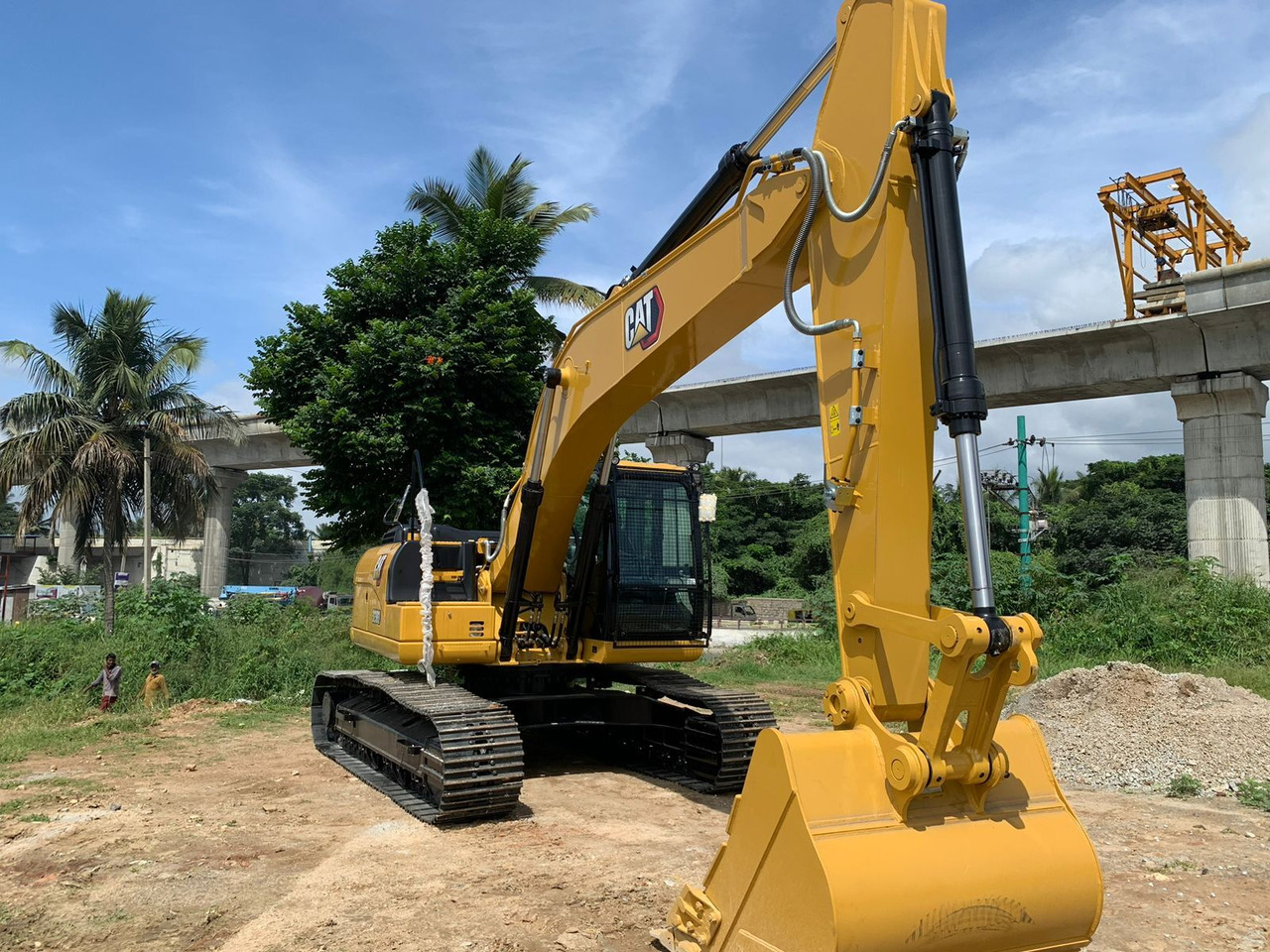 New Caterpillar 323D3 tracked excavator - Lánctalpas kotró: 5 kép. New Caterpillar 323D3 tracked excavator - Lánctalpas kotró: 5 kép.
