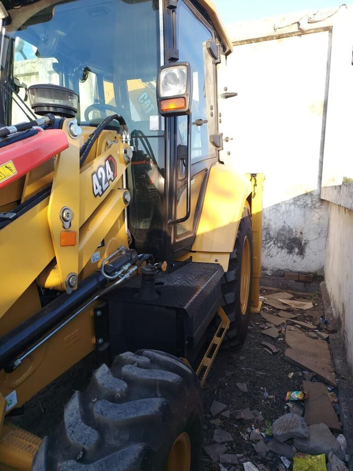 New Caterpillar 424 backhoe loader - Kotrórakodó: 3 kép. New Caterpillar 424 backhoe loader - Kotrórakodó: 3 kép.
