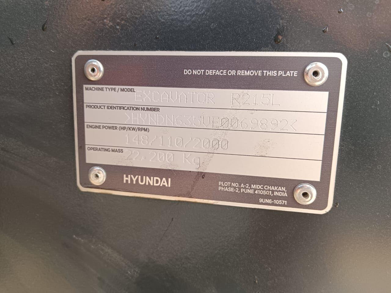 New Hyundai R215L tracked excavator - Lánctalpas kotró: 3 kép. New Hyundai R215L tracked excavator - Lánctalpas kotró: 3 kép.