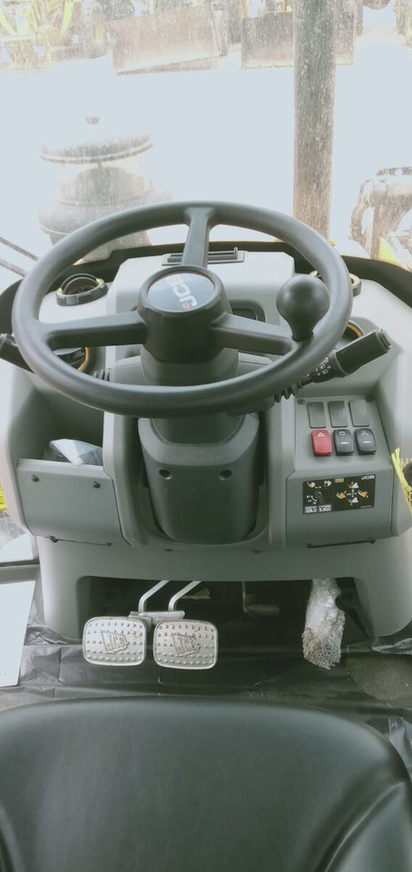New JCB 3CX backhoe loader - Kotrórakodó: 4 kép. New JCB 3CX backhoe loader - Kotrórakodó: 4 kép.