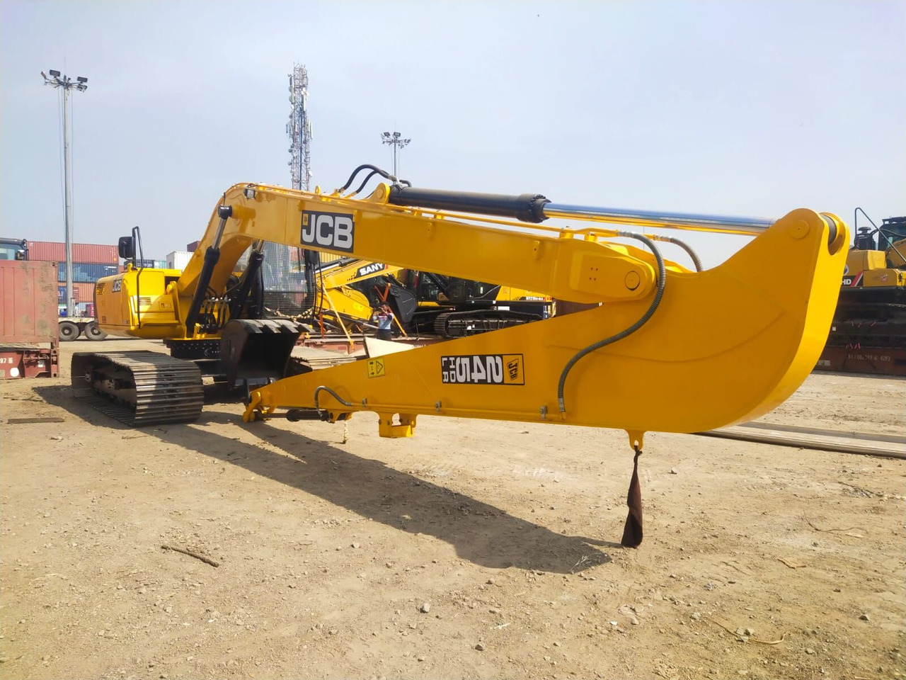 New JCB JCB 245LR tracked excavator - Lánctalpas kotró: 1 kép. New JCB JCB 245LR tracked excavator - Lánctalpas kotró: 1 kép.