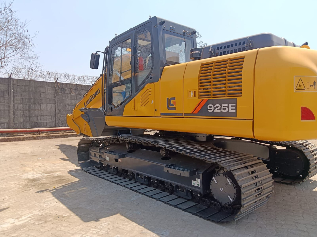 New LiuGong 925E tracked excavator - Lánctalpas kotró: 3 kép. New LiuGong 925E tracked excavator - Lánctalpas kotró: 3 kép.