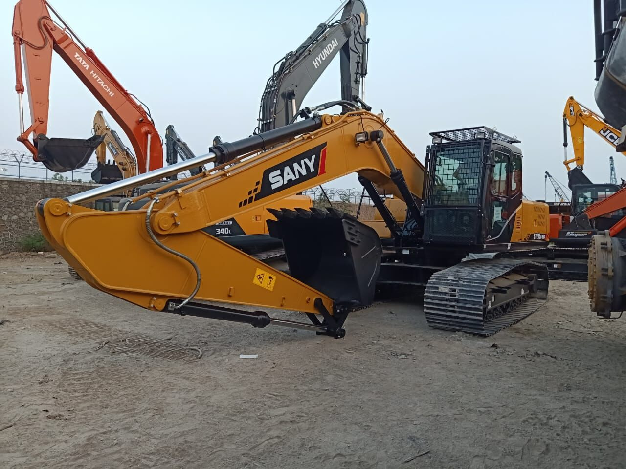 New Sany SY 215 MITSUBISHI ENGINE tracked excavator - Lánctalpas kotró: 5 kép. New Sany SY 215 MITSUBISHI ENGINE tracked excavator - Lánctalpas kotró: 5 kép.