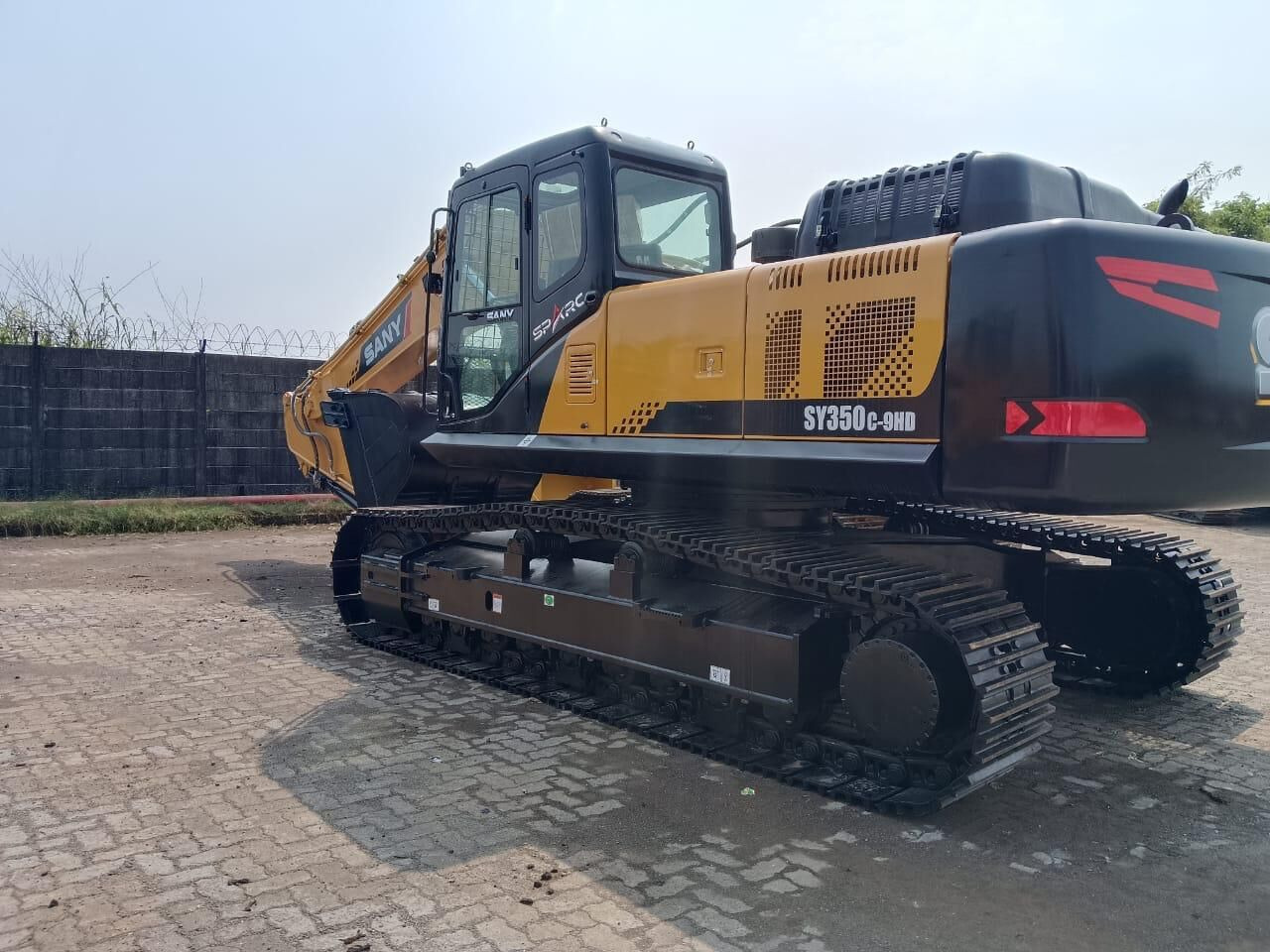 New Sany SY 350 tracked excavator - Lánctalpas kotró: 2 kép. New Sany SY 350 tracked excavator - Lánctalpas kotró: 2 kép.