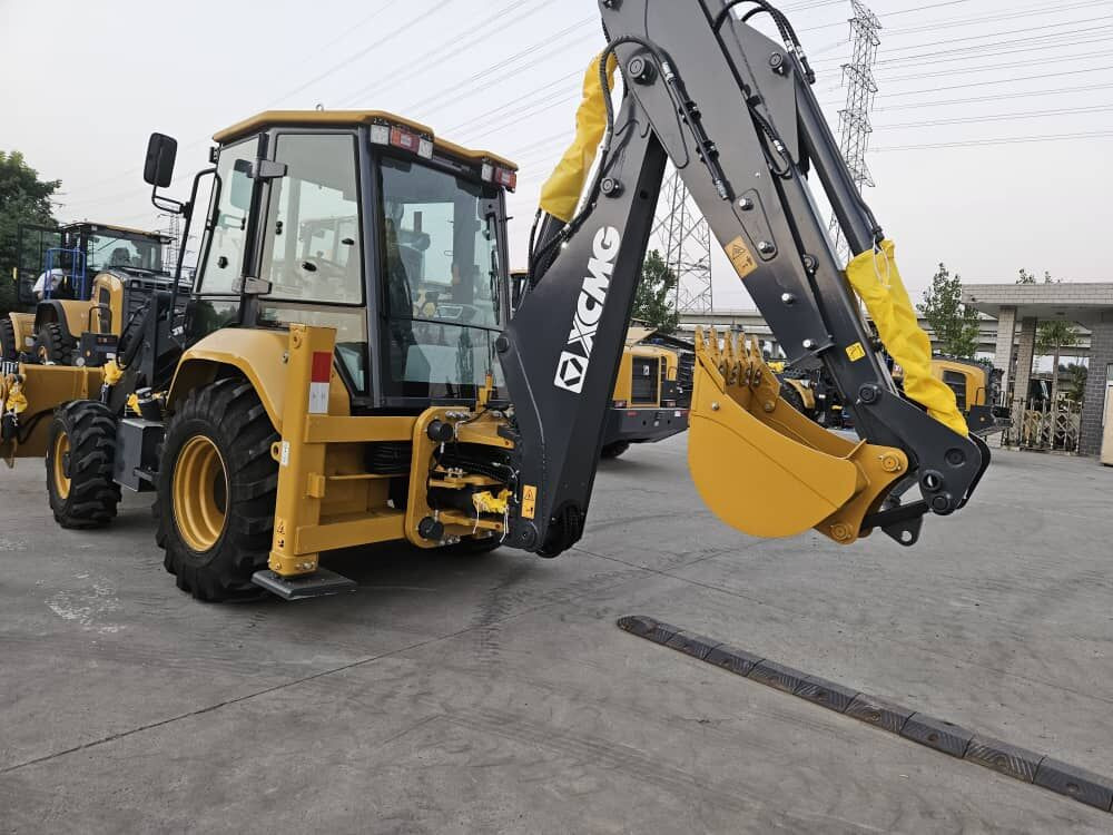 New XCMG XC870HK backhoe loader - Kotrórakodó: 2 kép. New XCMG XC870HK backhoe loader - Kotrórakodó: 2 kép.