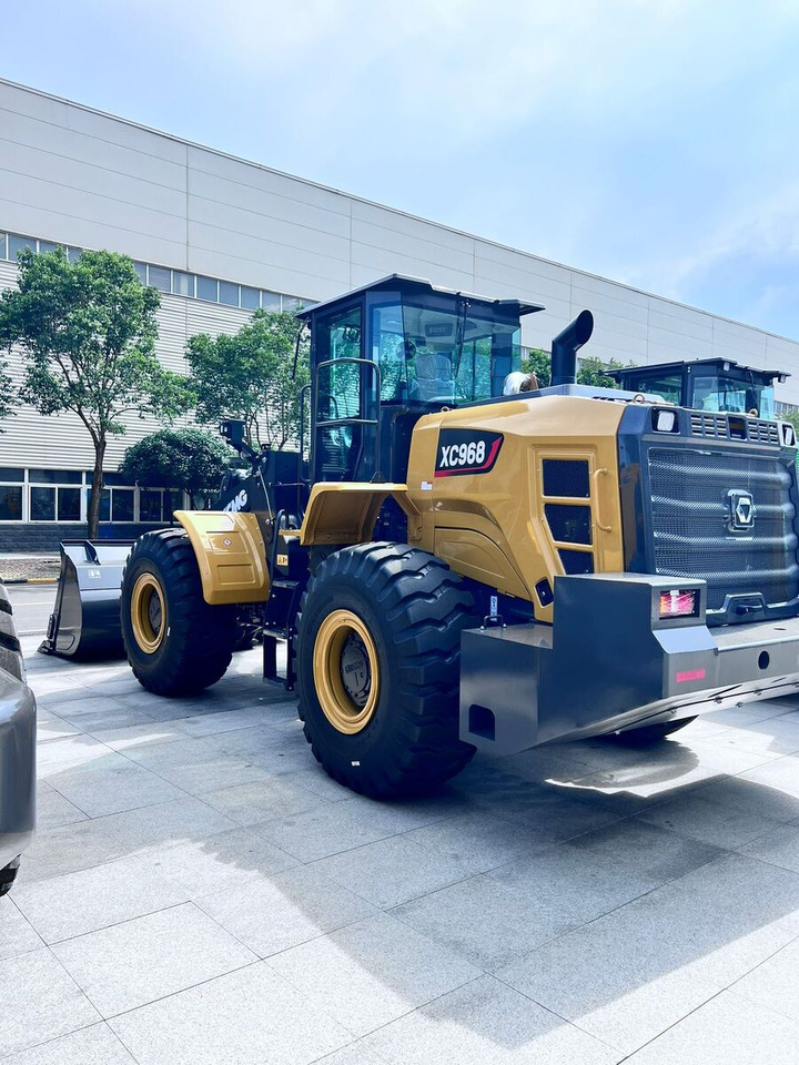 New XCMG XC968 wheel loader - Gumikerekes homlokrakodó: 4 kép. New XCMG XC968 wheel loader - Gumikerekes homlokrakodó: 4 kép.