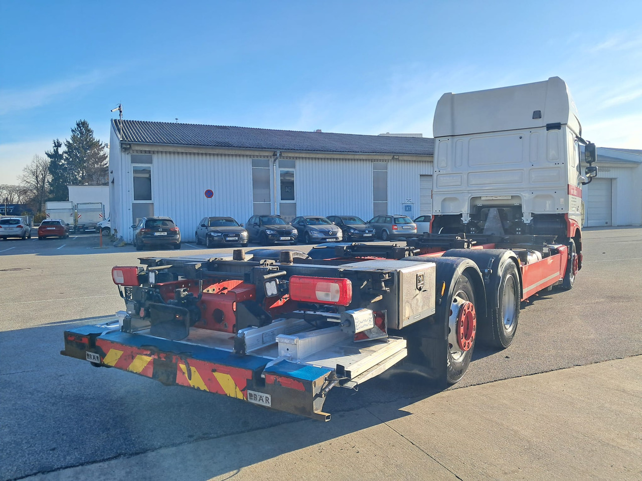 DAF 530 FAN | Lift-Lenkachse | LBW | Retarder - Cserefelépítményes teherautó: 4 kép. DAF 530 FAN | Lift-Lenkachse | LBW | Retarder - Cserefelépítményes teherautó: 4 kép.