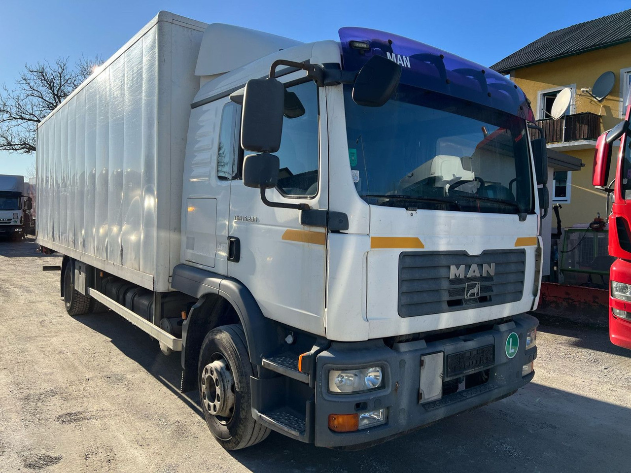 MAN TGM 15:280 4x2 BL - Dobozos felépítményű teherautó: 1 kép. MAN TGM 15:280 4x2 BL - Dobozos felépítményű teherautó: 1 kép.