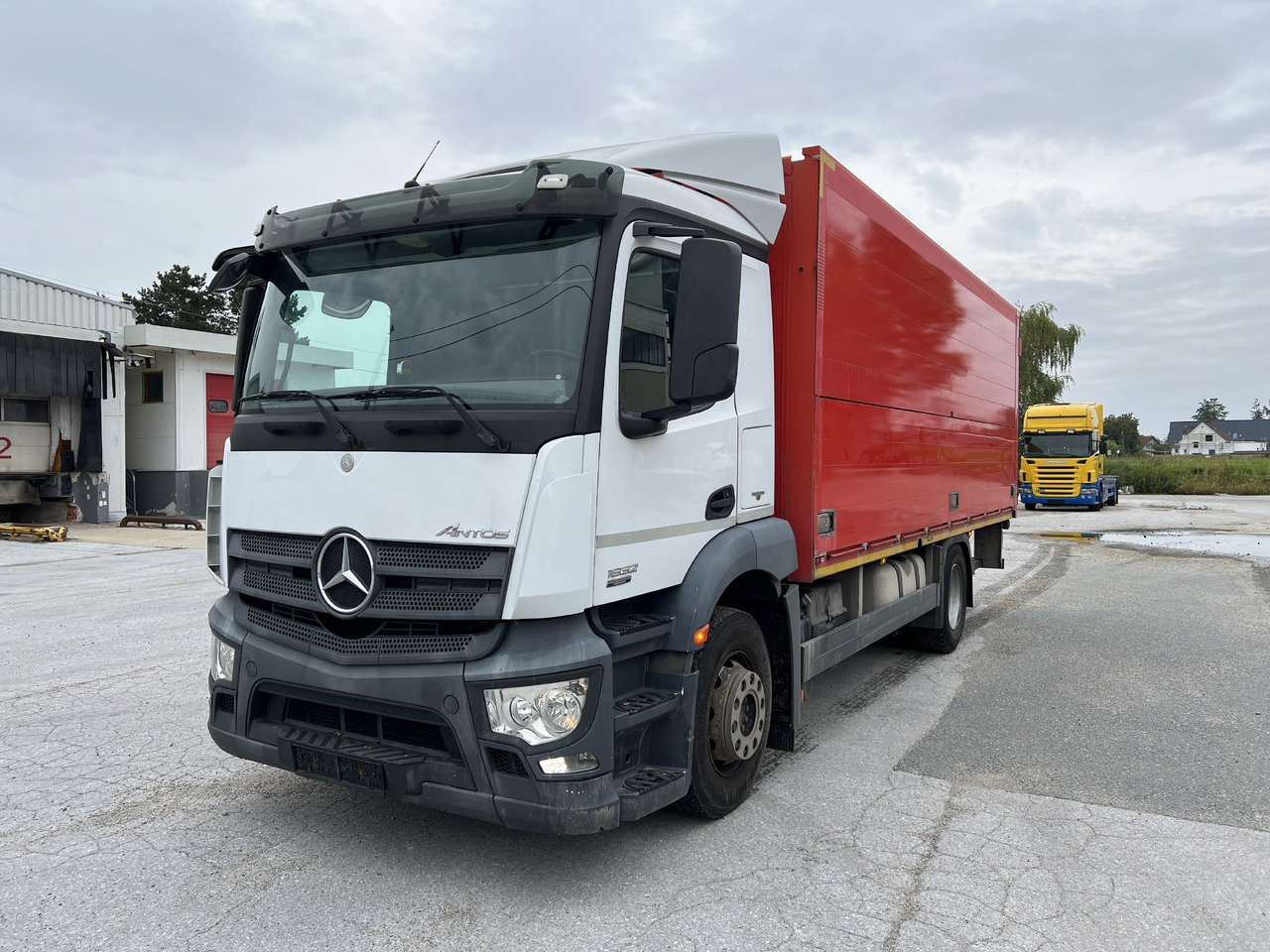 MERCEDES-BENZ ANTOS 1832 Getränkw. LBW | Klima | EURO 6 - Italszállító teherautó: 1 kép. MERCEDES-BENZ ANTOS 1832 Getränkw. LBW | Klima | EURO 6 - Italszállító teherautó: 1 kép.