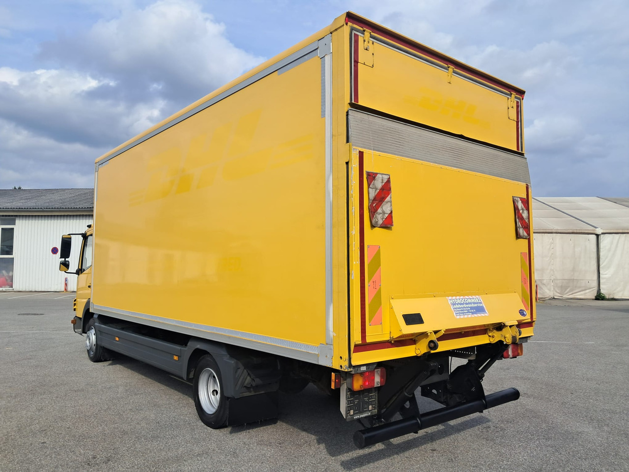MERCEDES-BENZ ATEGO 8 16 Koffer mit LBW | Schalter | EZ 2013 - Dobozos felépítményű teherautó: 5 kép. MERCEDES-BENZ ATEGO 8 16 Koffer mit LBW | Schalter | EZ 2013 - Dobozos felépítményű teherautó: 5 kép.