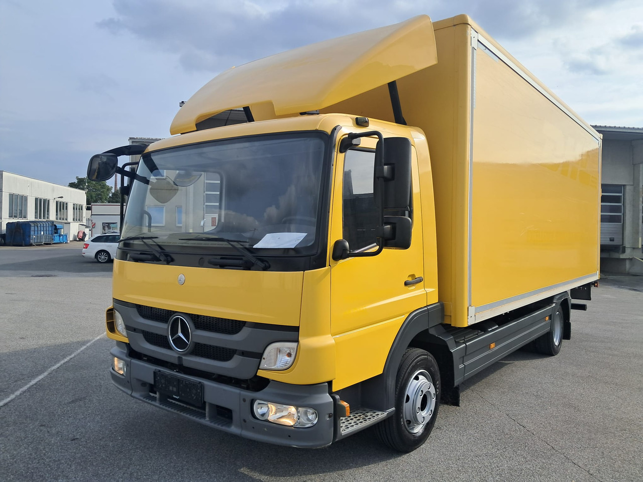 MERCEDES-BENZ ATEGO 8 16 Koffer mit LBW | Schalter | EZ 2013 - Dobozos felépítményű teherautó: 1 kép. MERCEDES-BENZ ATEGO 8 16 Koffer mit LBW | Schalter | EZ 2013 - Dobozos felépítményű teherautó: 1 kép.