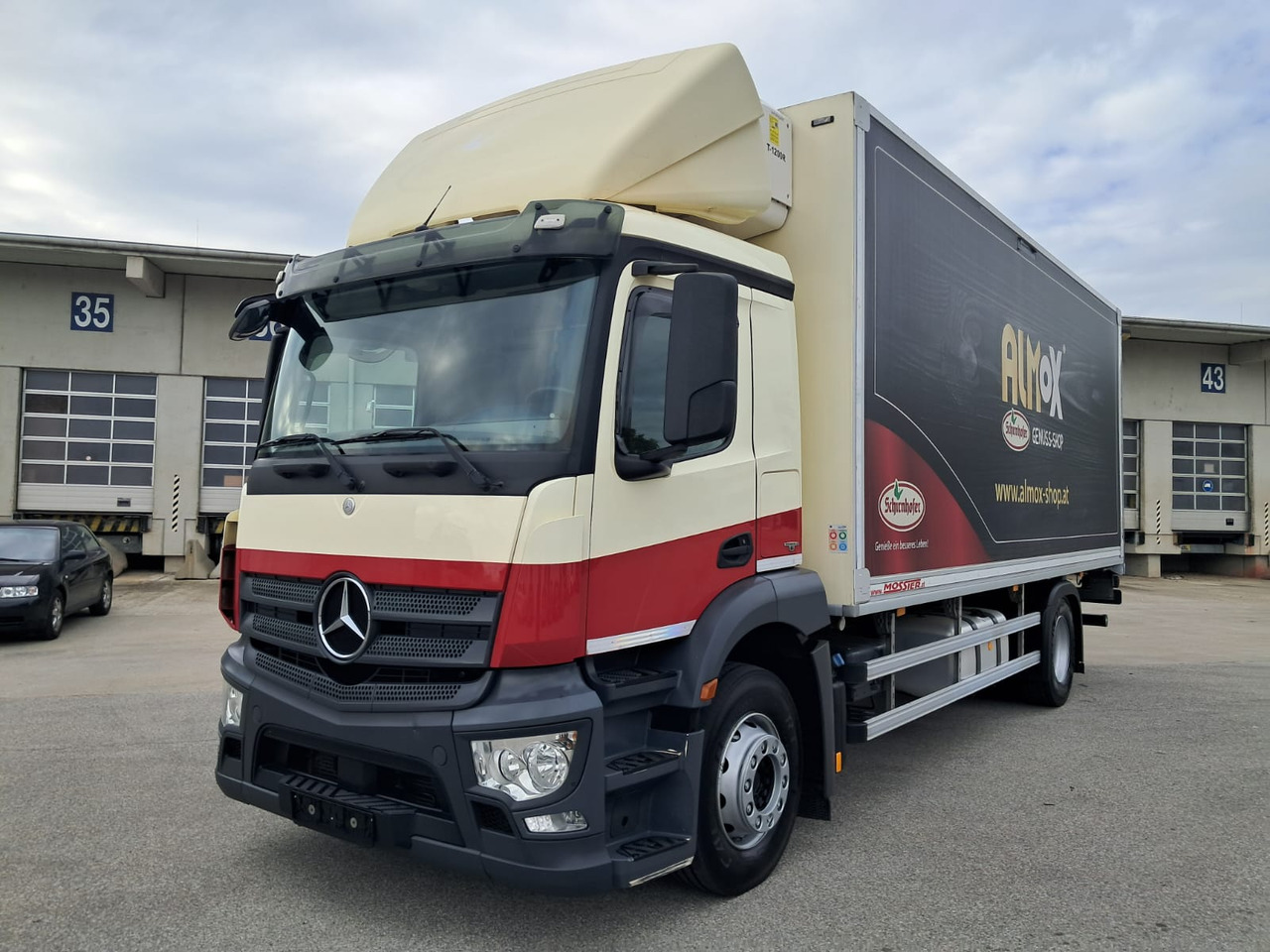 MERCEDES-BENZ Antos 1833 Kühlkoffer LBW | Standheizung | Euro 6 - Hűtős teherautó: 1 kép. MERCEDES-BENZ Antos 1833 Kühlkoffer LBW | Standheizung | Euro 6 - Hűtős teherautó: 1 kép.