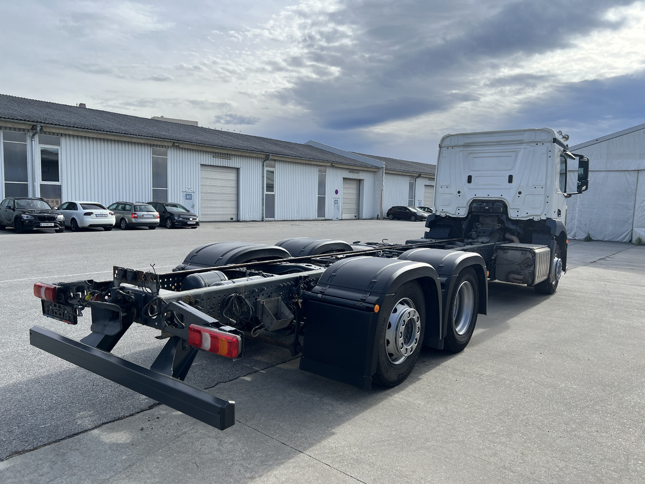 MERCEDES-BENZ Antos 25 40 | Standheizung | Klima | Liftachse - Alvaz teherautó: 3 kép. MERCEDES-BENZ Antos 25 40 | Standheizung | Klima | Liftachse - Alvaz teherautó: 3 kép.