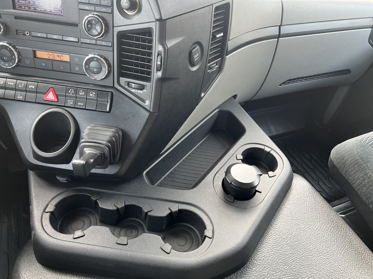 MERCEDES-BENZ Antos 25 40 | Standheizung | Klima | Liftachse lízing MERCEDES-BENZ Antos 25 40 | Standheizung | Klima | Liftachse: 18 kép.