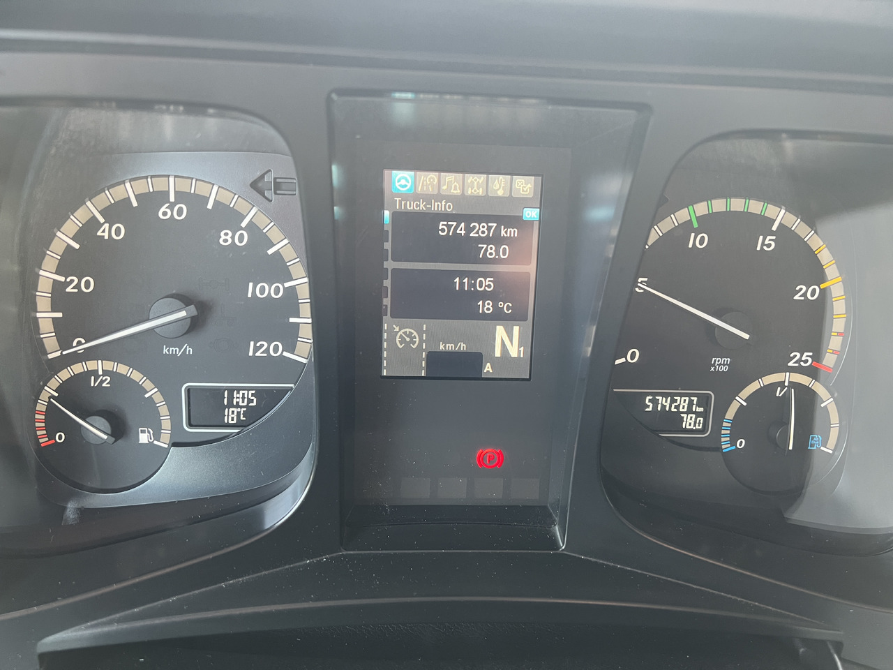 MERCEDES-BENZ Antos 25 40 | Standheizung | Klima | Liftachse lízing MERCEDES-BENZ Antos 25 40 | Standheizung | Klima | Liftachse: 14 kép.