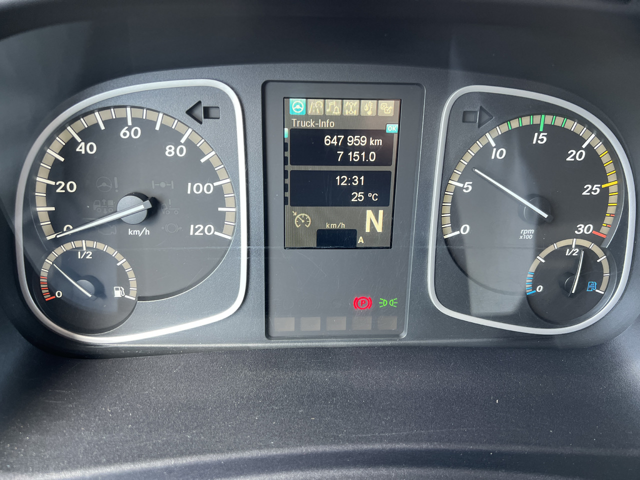 Hűtős teherautó MERCEDES-BENZ Mercedes-Benz Atego 1221 Kühlkoffer mit LBW | EZ 2016 | | Klima | Tempomat | Diff. Hinterachse: 15 kép.